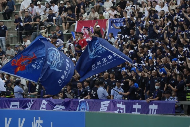 苏超扬州1-1战平泰州 球迷热情互动燃爆全场
