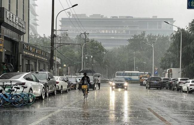 四預(yù)警生效中,！北京多地現(xiàn)較強(qiáng)降雨 出行注意安全：多區(qū)積水風(fēng)險(xiǎn)增加