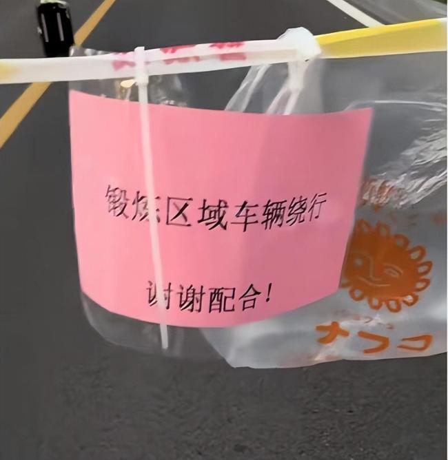 武汉大妈拉线封路跳广场舞 当地回应 建议报警处理