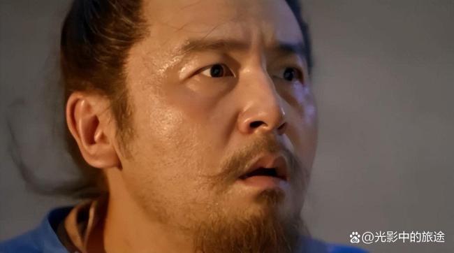 雷佳音吐槽自己的角色像内分泌失调 尴尬拥抱引发热议