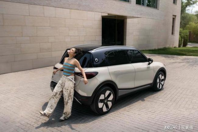 smart米奇限定藝術(shù)車亮相魔都 靈動(dòng)出奇Slay全場