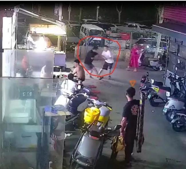 警方回應(yīng)男子街頭“搶小孩”