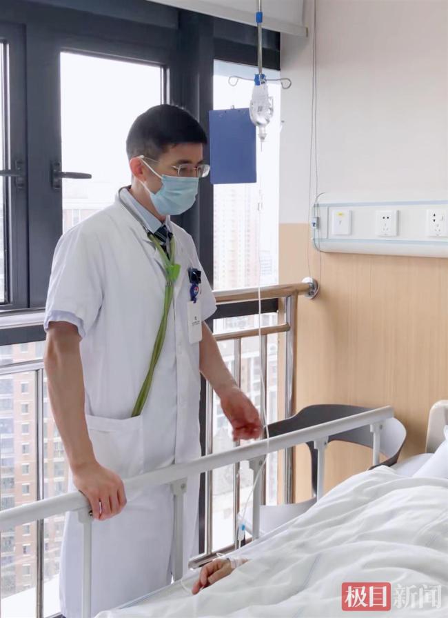 男子吹一夜空调后脸僵口歪面瘫了