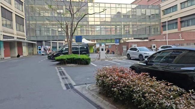 医生联系民营救护车 800公里收2.8万 费用合理性遭质疑