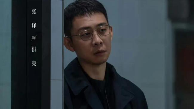 别人拿霸总甜宠剧当“放松奖励”，张译一年奖励自己一部正剧