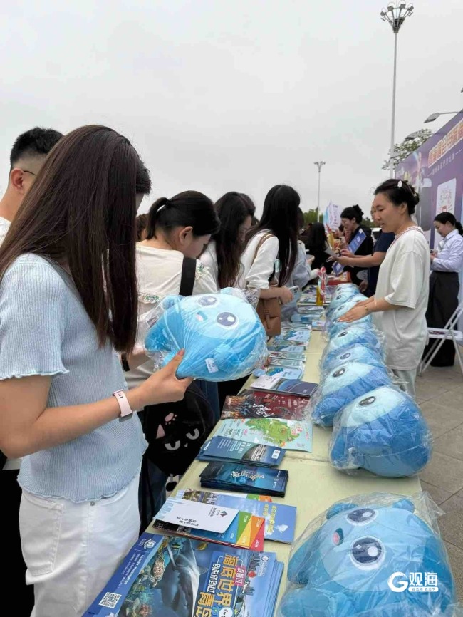 超12万名观众在青岛观演凤凰传奇 点燃城市文旅消费热情