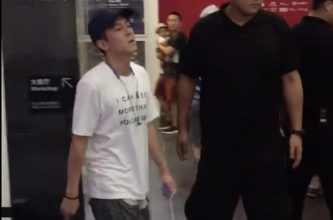 曝陈冠希飞机上与机组人员吵架：因机组率先安排日籍乘客下机