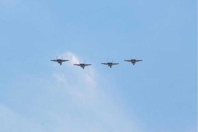 看對(duì)空、對(duì)地,、對(duì)海多課目異型機(jī)協(xié)同訓(xùn)練