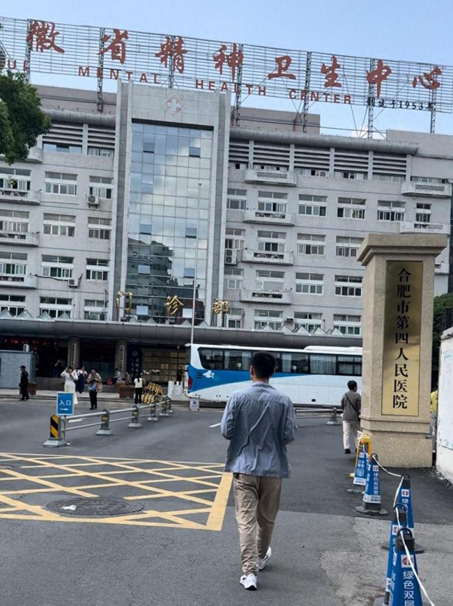 父子的“真假精神病”谜案！父亲和医生争吵后被关进精神病院