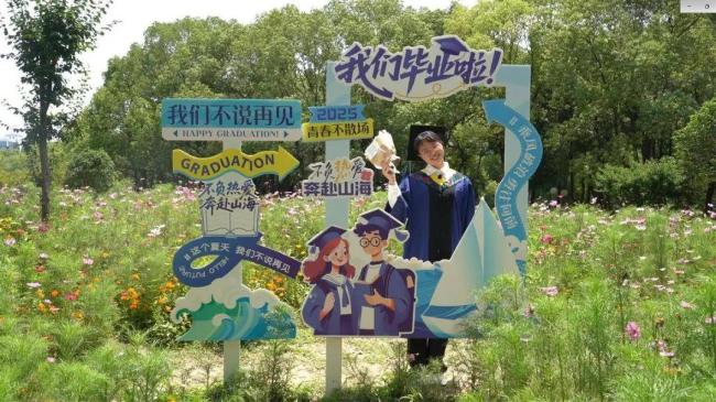 考上博士山村女孩回忆养父伤心落泪：“那时的我仿佛被世界遗忘”