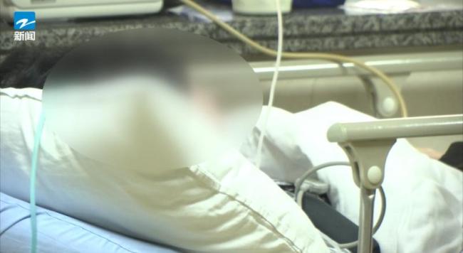 女孩为求天鹅颈打肉毒进ICU一个月 盲目跟风险致命