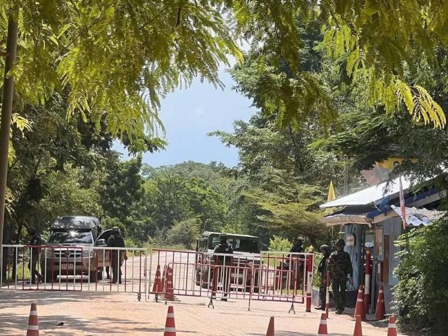 泰国女总理含泪道歉 电话门引发政坛动荡