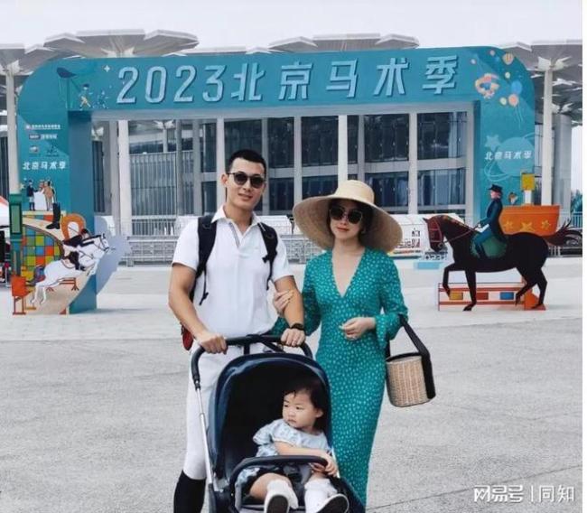 朱珠夫妇参加英国皇家赛马会 优雅风范引瞩目