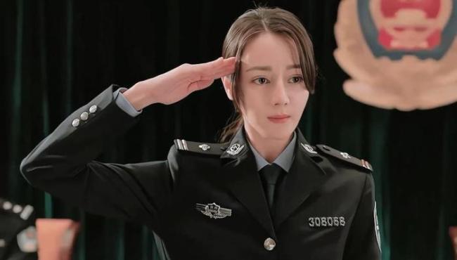 央視官宣迪麗熱巴新劇 硬核女警顛覆形象