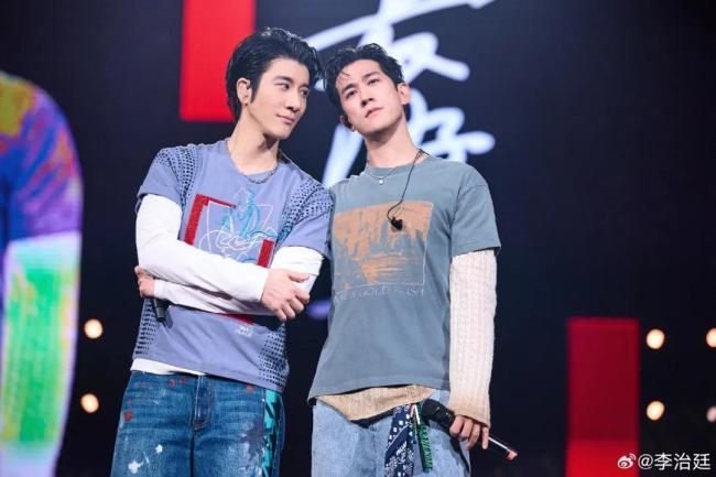 王力宏发文回应撞脸李治廷 同台合唱引热议