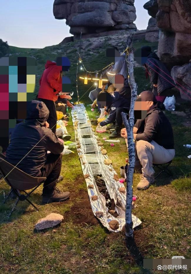 户外团队在大青山高寒草甸挖沟烧烤 生态破坏引关注