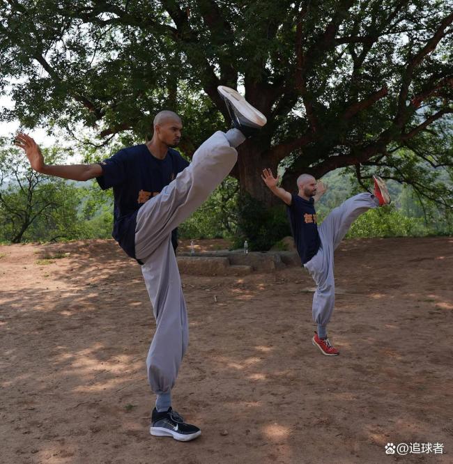 文班用中文感谢少林寺：自曝剃度一幕 习武画面 詹姆斯为他点赞 中国行圈粉无数