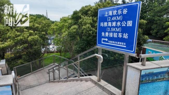 上海一乐园外电梯长期停运 游客爬楼梯苦不堪言