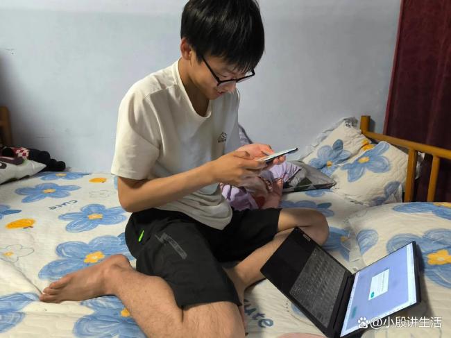 考生查高考分?jǐn)?shù)發(fā)現(xiàn)被屏蔽一臉淡定 寵辱不驚未來可期