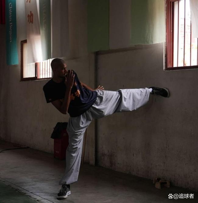 文班用中文感谢少林寺：自曝剃度一幕 习武画面 詹姆斯为他点赞 中国行圈粉无数
