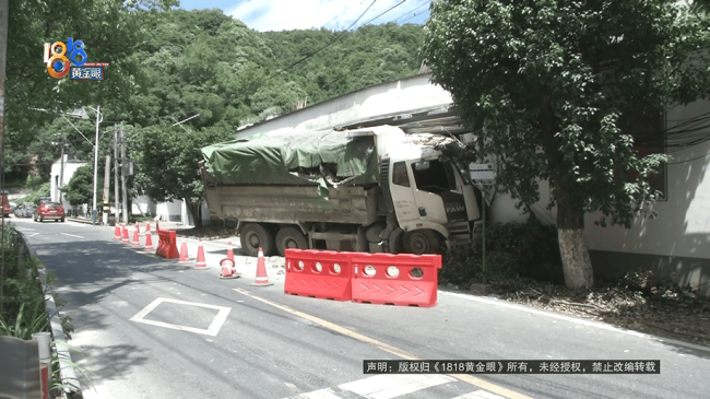 渣土車(chē)撞進(jìn)民房車(chē)主說(shuō)拿不出錢(qián)：一聲巨響渣土車(chē)撞進(jìn)房子