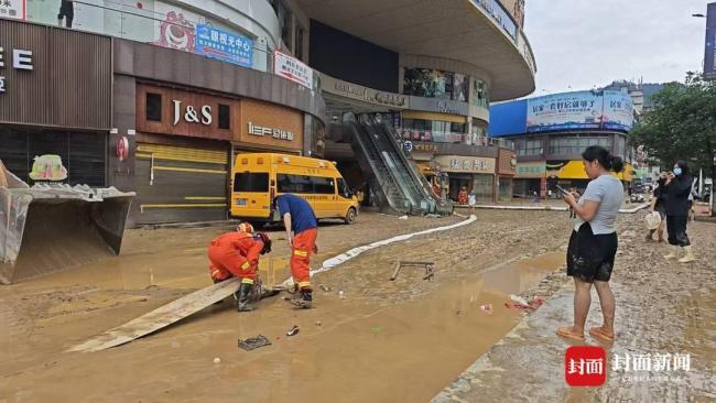 貴州榕江爭分奪秒清淤重建家園