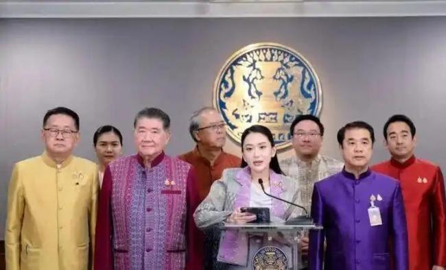专家：泰柬边境局势一触即发 泰国政局动荡加剧
