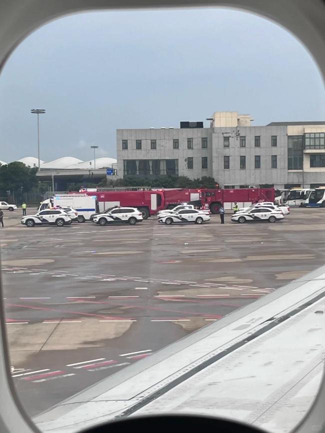 山東航空一航班機(jī)械故障備降南京 乘客經(jīng)歷驚魂時刻