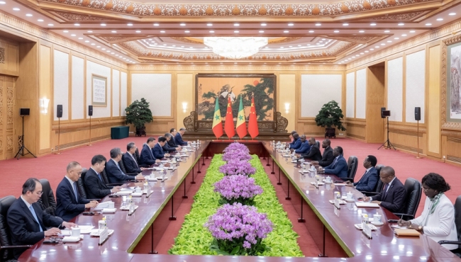 习近平会见塞内加尔总理松科