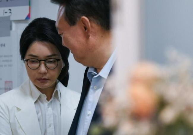 尹錫悅每天去醫(yī)院照顧金建希 妻子病情惡化牽動(dòng)人心