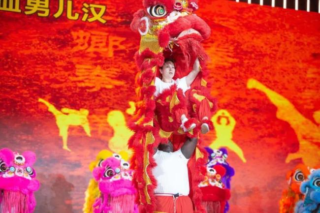 俄羅斯女留學(xué)生勇救落水老人 人美心善的“喀秋莎”