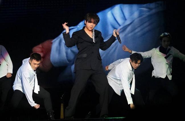 姜涛自述坠海经过 夕阳下的惊魂一刻