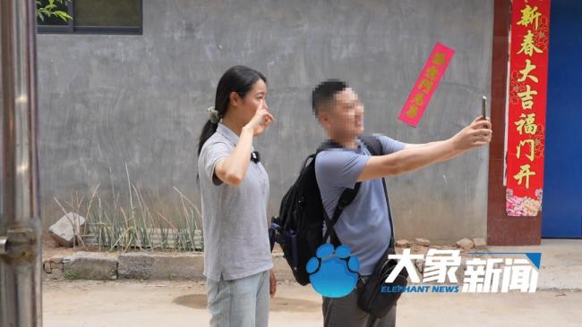 27岁女生乡村卖货走红 本人回应 卖菜西施的朴实与坚强