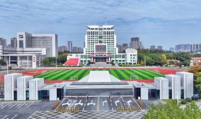 就在武漢 新軍校今天正式成立 信息支援部隊工程大學(xué)揭牌