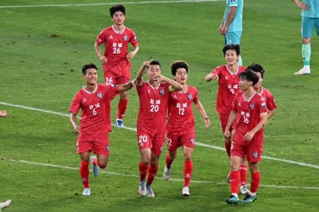 盐城2-0镇江登顶苏超积分榜 重回榜首