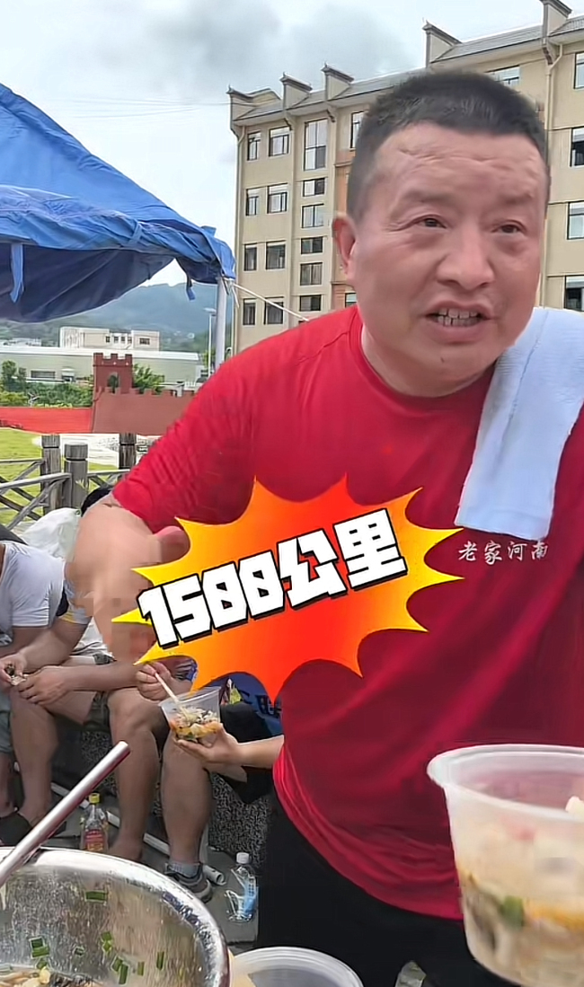 河南男子连夜带6000份烩面驰援榕江 千里送温暖