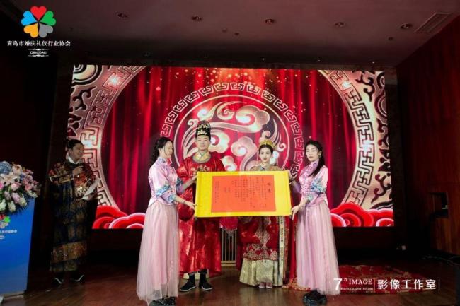 90歲婚紗設(shè)計(jì)師守護(hù)中式婚禮文化 喚起傳統(tǒng)婚俗尊重