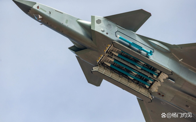 歼20逼退的是美军F35战机吗 空中较量显实力