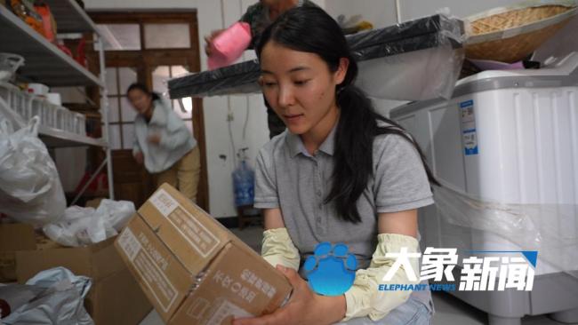 河南27岁“卖菜西施”吸粉超600万 乡音响彻太行山下