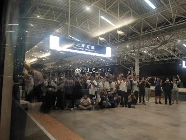 上海南站发出最后一班绿皮火车！