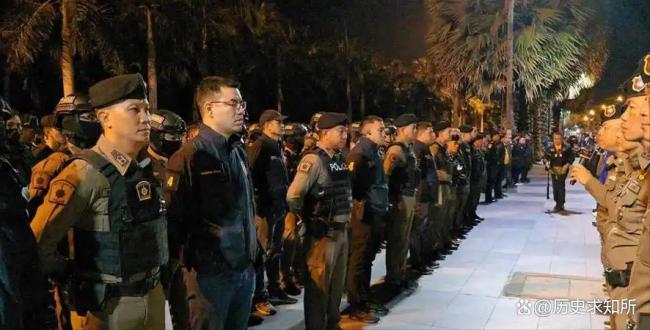 泰国曼谷爆发游行 三重危机点燃民众怒火