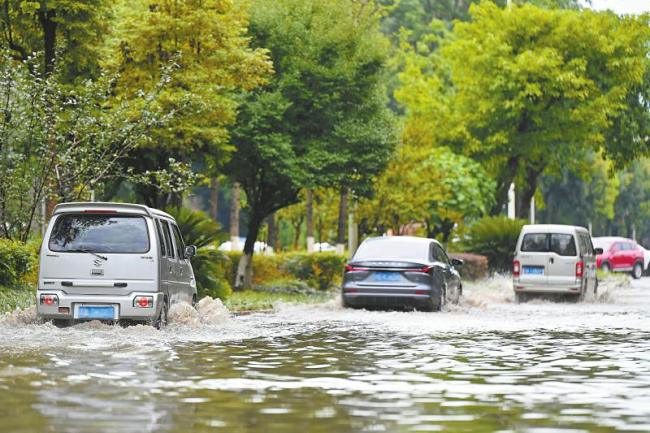四川多地强降水近3万人避险转移