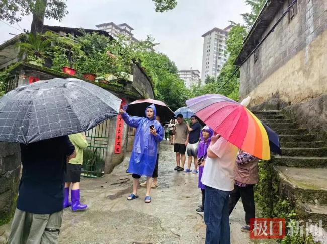 湖北咸丰县城积水已退 生活秩序恢复正常