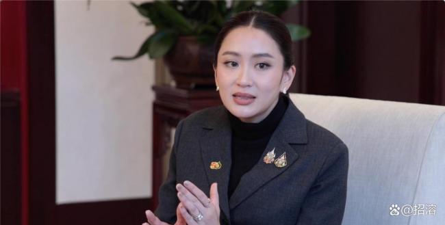 佩通坦被停職 柔性外交為何“翻車” 親情牌引發(fā)政壇風(fēng)暴