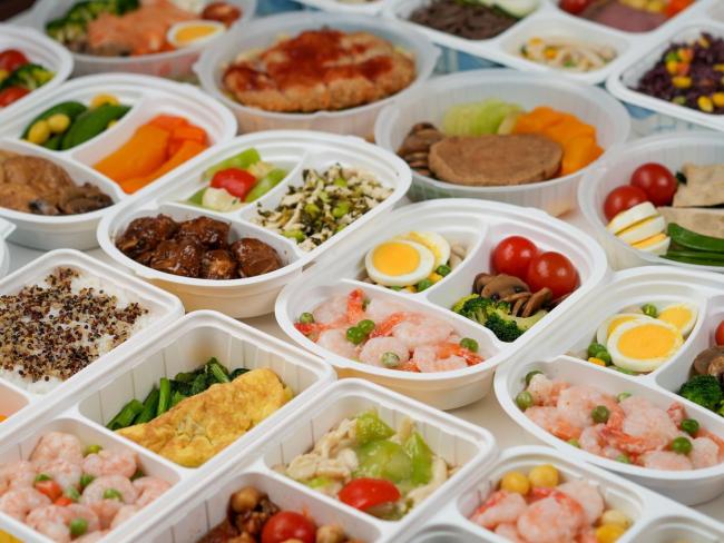 火车上开始提供“减肥餐” 健康轻食引领新选择