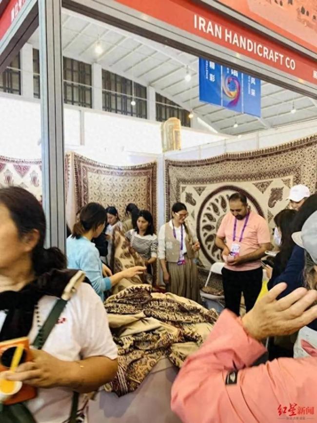 伊朗商人穿越战火辗转6天来中国，只为完成对妻子的承诺！