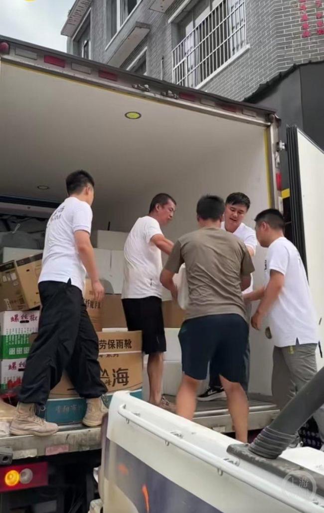 重庆助农主播急送1.5吨物资支援榕江 爱心汇聚暖人心