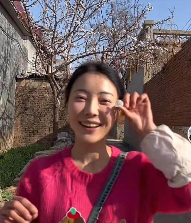 賣菜女子成百萬(wàn)網(wǎng)紅 父母均智力殘疾 全村人的牽掛