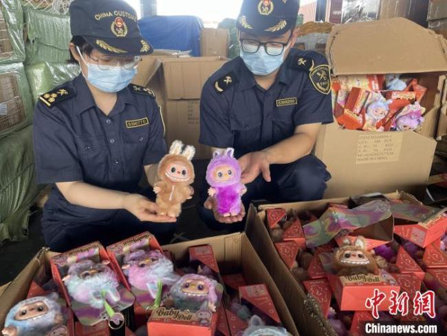 广州海关查获涉嫌侵权LABUBU880个 毛绒玩具侵权被查