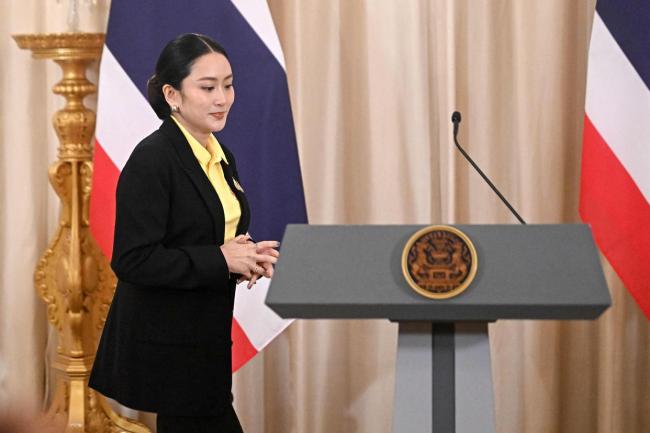 佩通坦能挺过这次风波吗 执政经验不足成关键